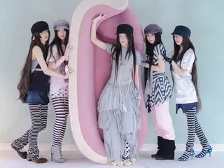ILLIT merilis versi "PINK BOMB" dari foto konsep untuk album baru "bomb"... Meledak dengan pesona yang indah dan liar