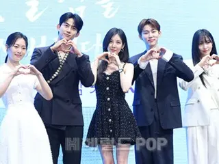 [Foto] Tacyeon 2PM, Seohyun SNSD, dan bintang drama "I Stole the Lead Role's First Experience" lainnya menghadiri presentasi produksi