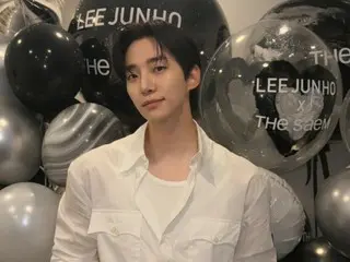 Junho 2PM mengadakan sesi tanda tangan dengan merek kosmetik yang menjadi duta globalnya