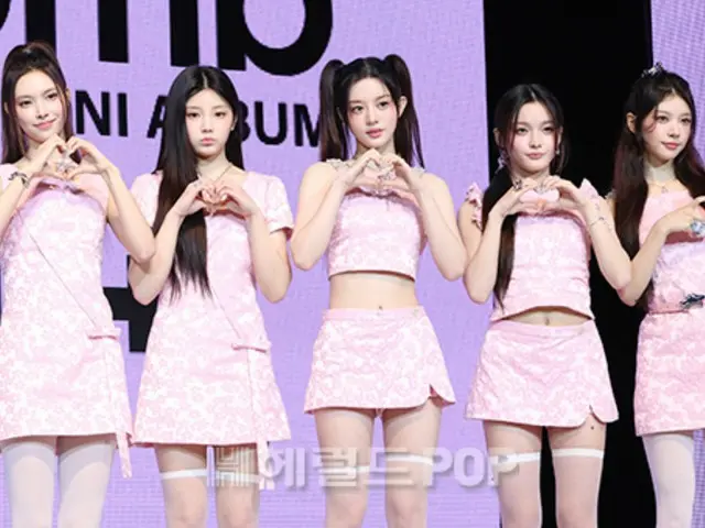 [Foto] "ILLIT" menggelar showcase untuk merayakan perilisan album baru "bomb"