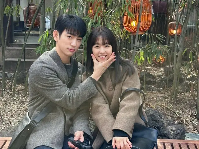 Jinyoung (GOT7) dan aktris Park Bo Young, yang ikut membintangi "Unknown Seoul", dipenuhi dengan chemistry romantis bahkan di sela-sela syuting.