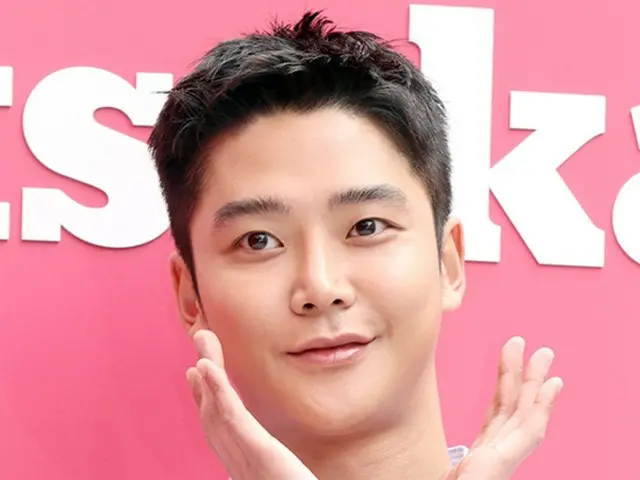 [Foto] Ro Woon (SF9) menghadiri acara foto yang merayakan pembukaan toko utama merek fesyen premium Garosugil