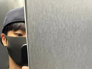 Choi Jeong Hyup berkomunikasi dengan penggemar bahkan saat lift ditutup