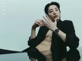 Aktor Lee Soo Hyuk merilis pictorial...perut sempurna dalam setelan hitam
