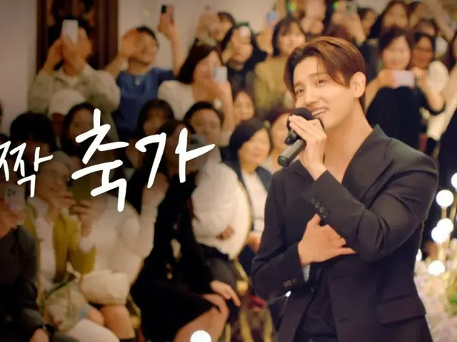 Changmin TVXQ menyanyikan lagu pernikahan untuk para penggemar di pesta pernikahan (video disertakan)