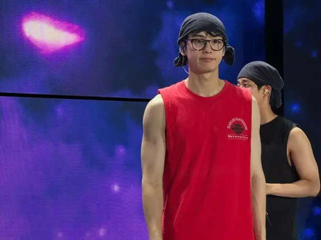 Cha Eun Woo ASTRO mengungkap rekaman di balik layar konsernya di Jepang, mulai dari latihan dengan handuk melilit kepalanya hingga penampilannya dalam kostum layaknya seorang pangeran.