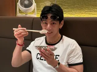 V BTS berbagi kabar terbarunya tentang makan sushi dan menghabiskan waktu di Jepang