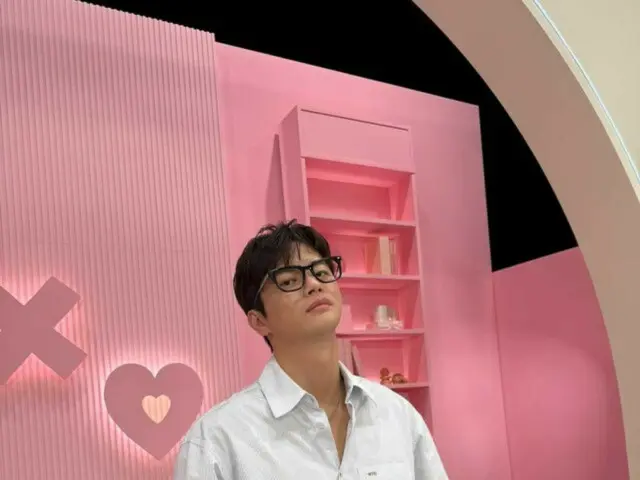 Seo In Guk, visual pacar dalam balutan warna pink... "Saya lulus dari tidak punya pacar selama saya masih jomblo" mulai ditayangkan