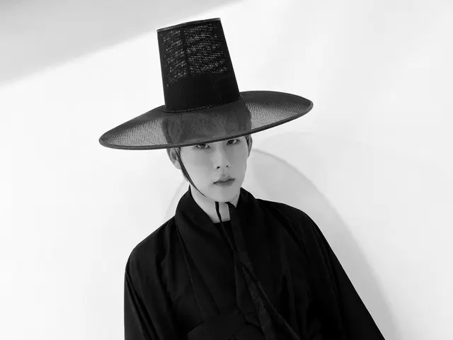 JOOHONEY MONSTA X terlihat seperti versi live-action dari "Saja Boys"! ... Menerima tantangan sambil mengenakan jubah dan jaket