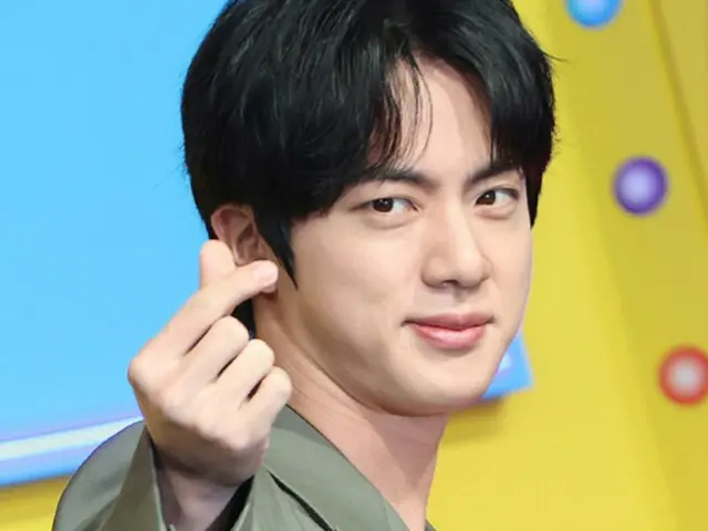 JIN BTS menduduki peringkat pertama sebagai "bintang imut dengan perbedaan besar di atas dan di luar panggung"