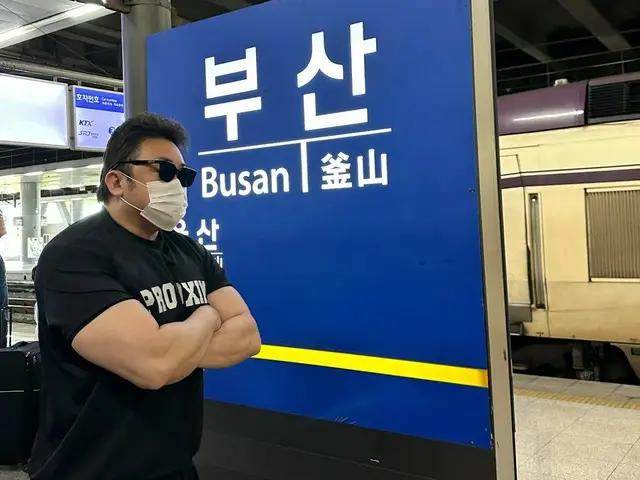 Aktor Ma Dong Seok, bahkan saat mengenakan kacamata hitam dan masker... "Ma Dong Seok dari sudut mana pun"