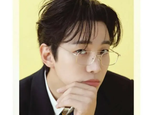 Lee Junho 2PM memamerkan pesona intelektualnya dengan kacamata... Merekrut anggota klub penggemar generasi kedua