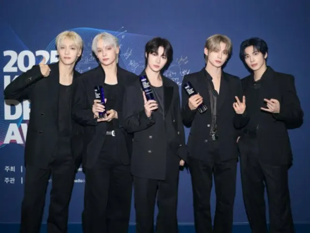"TOMORROW X TOGETHER" memenangkan tiga mahkota di K-WORLD DREAM AWARDS 2025
