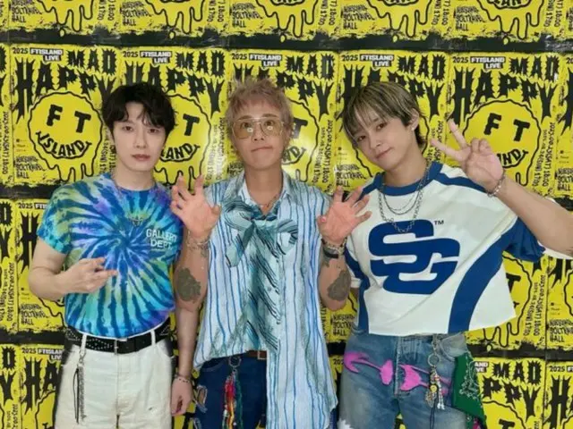 Penampilan penuh grup FTISLAND membuat penggemar menjadi heboh