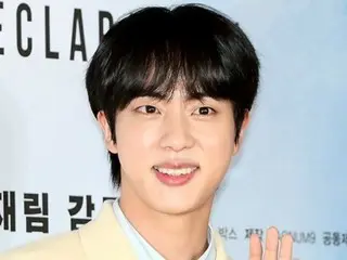 JIN BTS kembali ke Korea untuk meresmikan pernikahan manajer lamanya... Sungguh pria yang setia