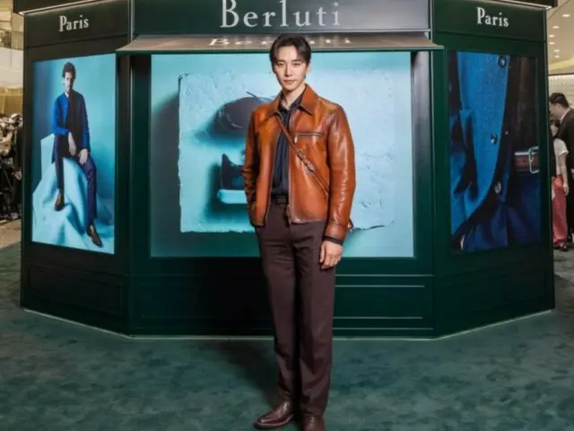 Junho 2PM memamerkan pesona dandy dan jantannya dalam tampilan blus (video disertakan)