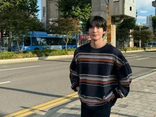 Transformasi terbaru Ahn Jae Hyun menjadi pria musim gugur... Berjalan cepat di sekitar kota tanpa masker