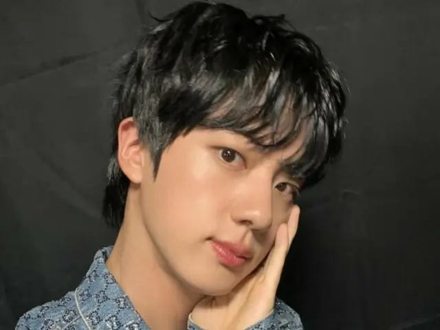 JIN BTS memenangkan tempat pertama dalam penghargaan solo "Fan & Star Choice" yang dipilih oleh penggemar global... Meraih dua penghargaan TMA
