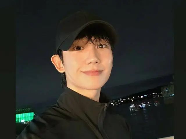 Aktor Jung HaeIn terlihat sangat segar bahkan setelah berlari