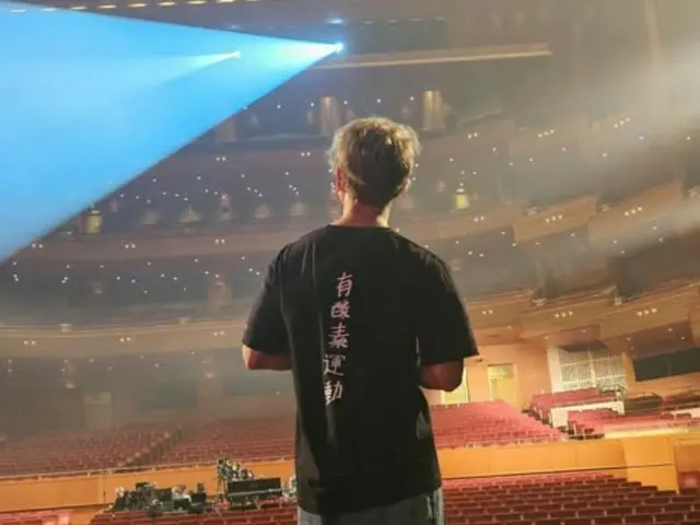 Jantung Changmin TVXQ berdebar kencang di hari kedua konsernya di Aichi... Menunjukkan rasa sayangnya kepada penggemar lewat tampilan belakangnya