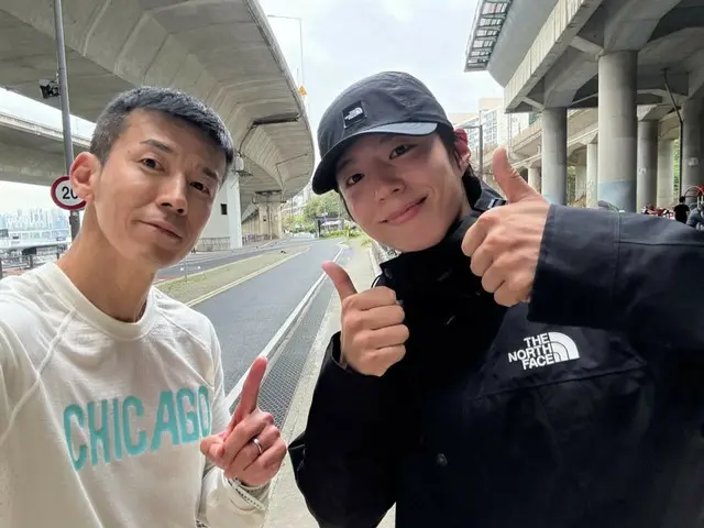 Aktor Park Bo-Gum berlari 10km bersama Seong-sun di pagi hari... Tampilan hangat dan nyaman bahkan di dini hari