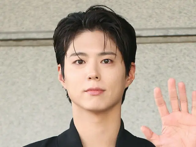 Pekerjaan paruh waktu yang memungkinkan Anda bekerja bersama aktor Park Bo-Gum dan menghasilkan 1 juta won per jam adalah topik hangat