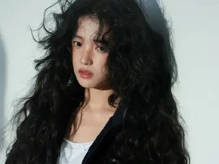 Kim TaeRi bahkan terlihat cantik dengan rambut perm... Menawan dengan visualnya yang unik