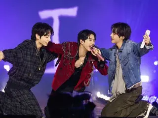 JIN, J-HOPE & JUNG KOOK BTS berfoto bersama... Di balik layar fan meet encore JIN