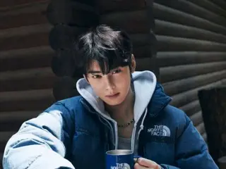 Cha Eun Woo ASTRO memamerkan pesona segarnya dalam jaket pendek... Selalu sempurna