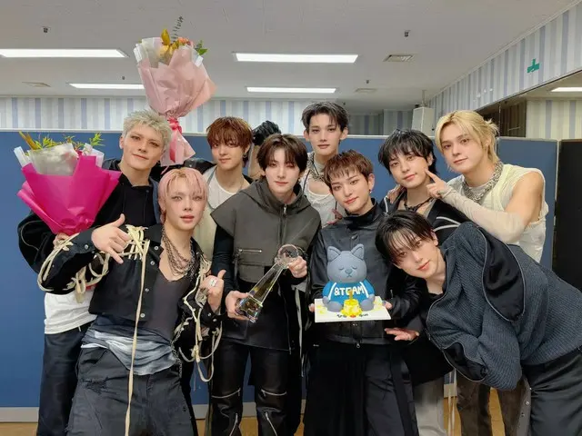 "&TEAM" memenangkan tempat pertama di "Music Bank" dan meraih tiga mahkota... "Ini adalah penghargaan spesial yang diciptakan LUNÉ untuk kami, dan kami akan membalasnya dengan penampilan yang luar biasa."