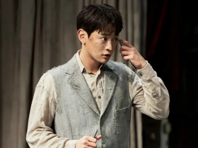 Minho SHINee, hari ini (14) pada pertunjukan terakhir drama "Menunggu Godot"... "Itu adalah karya yang mempertanyakan makna penantian"