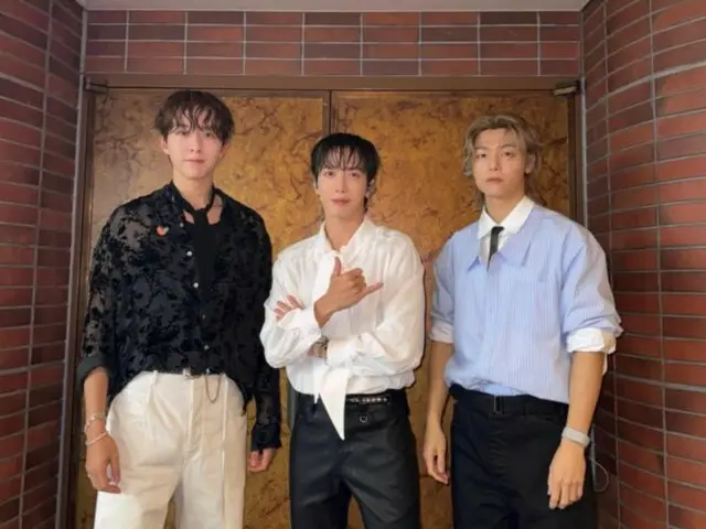 Hari pertama konser CNBLUE di Kobe berakhir... "Ayo bersenang-senang bersama sampai akhir!"