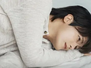 Park Hyung Sik memamerkan pesona chicnya dalam monokrom... Potongan di balik layar sama seperti potongan A