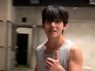 Pertunjukan langsung basket V BTS menjadi topik hangat... Fisiknya yang kuat menarik perhatian semua orang