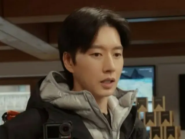 Aktor Park Hye Jin terlihat di Swiss setelah hiatus dua tahun... trekking dengan DEX dan Lee Si Eon