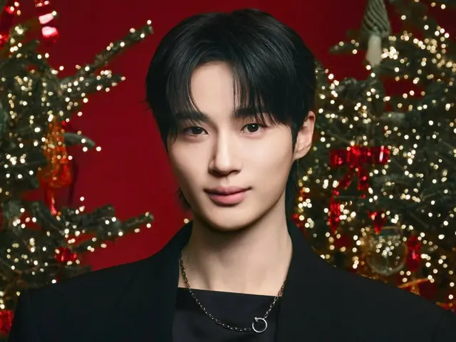 Byeon WooSeok, Jisoo BLACKPINK, dan Hyun Jin Stray Kids tampil memukau dengan busana pesta liburan berwarna hitam