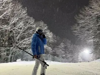 Jang Keun Suk membuat video tentang bermain ski dengan satu tangan... Keterampilannya menyaingi para profesional! (Video disertakan)