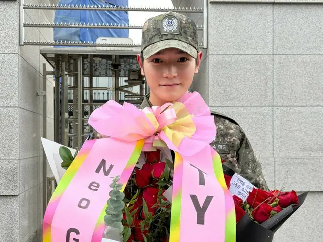 Foto bukti "keluar dari rumah sakit" Taeyong NCT yang penuh gaya... Dari memeluk orang tuanya hingga memamerkan tubuhnya