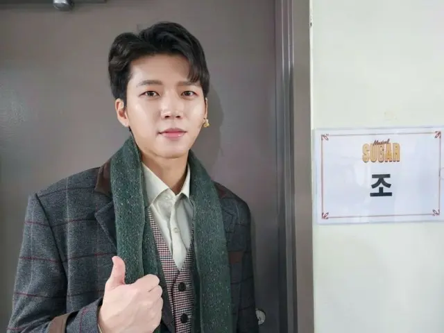 Drama musikal Nam Woo Hyun, "Sugar," memulai debutnya dengan sukses... Ia memamerkan kemampuan berdandan ala wanita yang memukau, bahkan lebih memukau daripada seorang wanita.