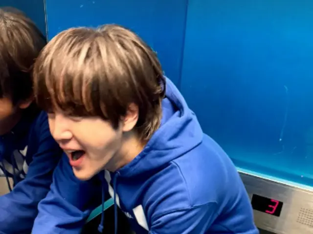 Jang Keun Suk meninggalkan tempat kerja dengan perasaan puas setelah menyelesaikan acara "FNL"? ...Melompat-lompat di lorong!